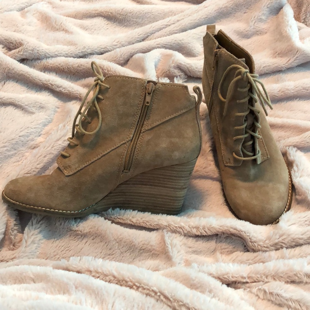 Lucky Brand Tan Suede Wedge Lace Up Ankle Booties